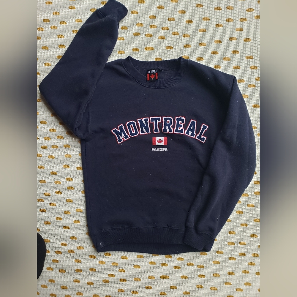 Montreal navy comfy sweater size small